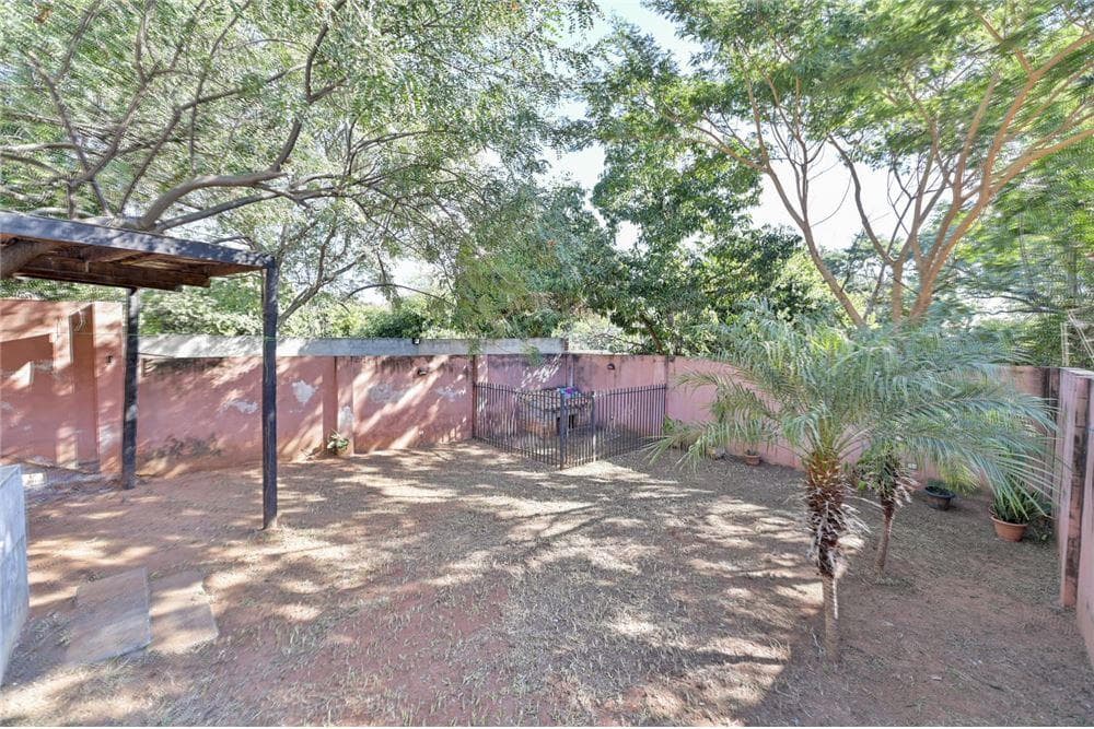 Casa con piscina sobre av. Perón, foto 2