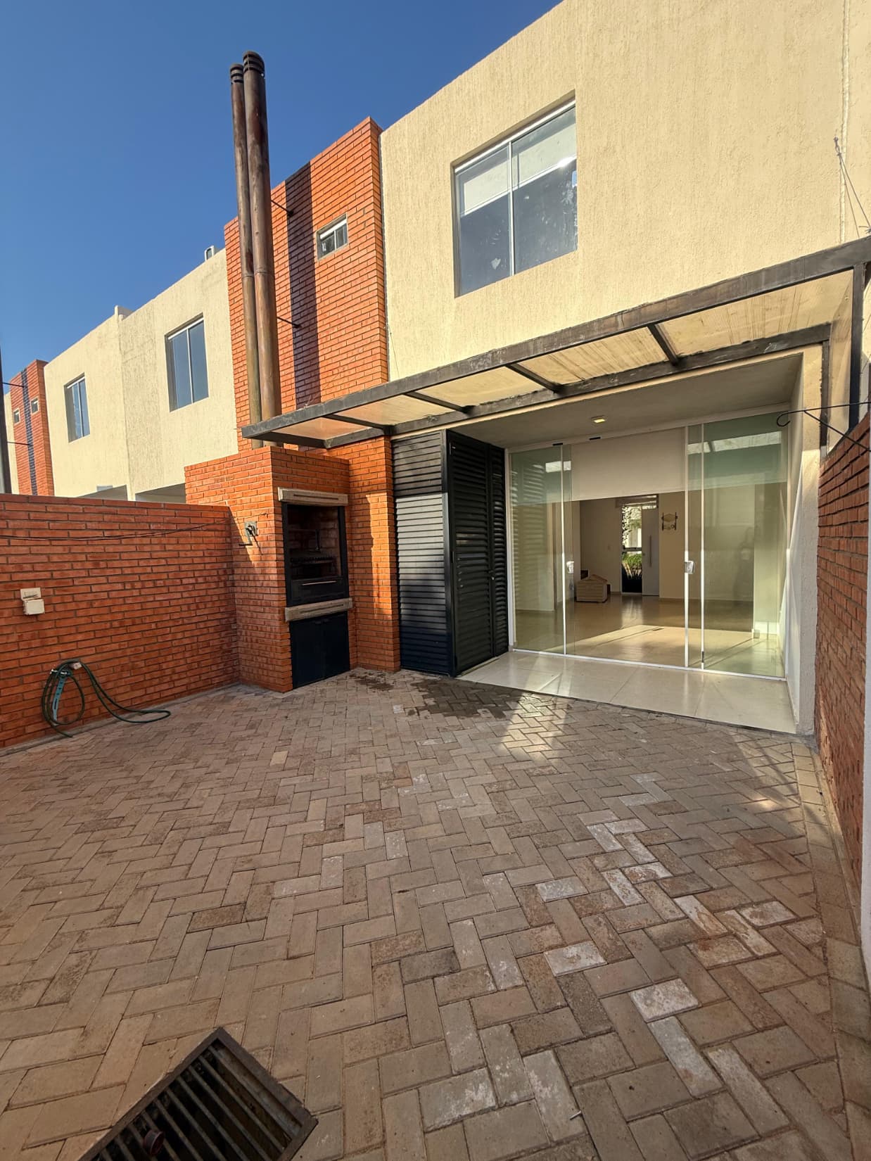 Dúplex en Luque – 2 dormitorios en suite en barrio cerrado, foto 1
