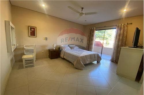 Casa con piscina Lambaré, foto 2