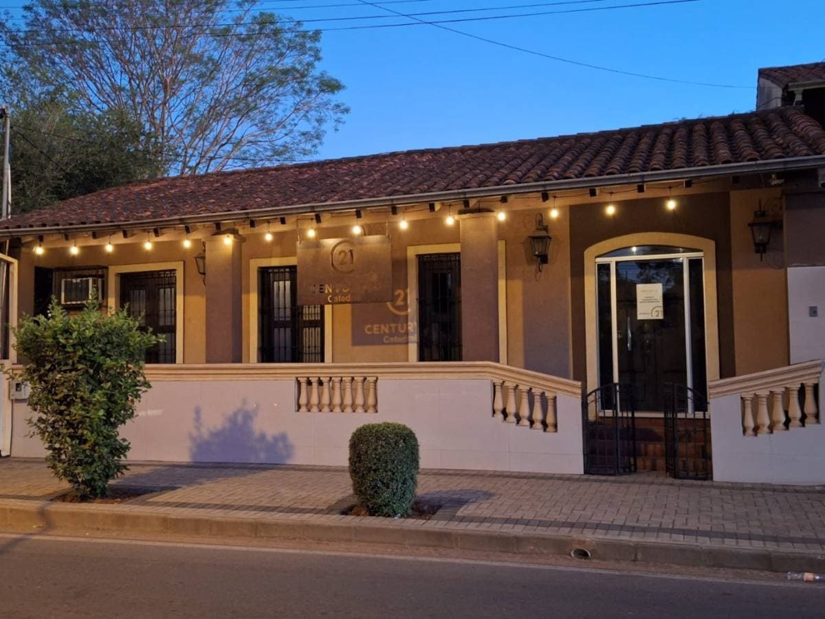 Vendo casa en el centro de San Lorenzo con fachada colonial