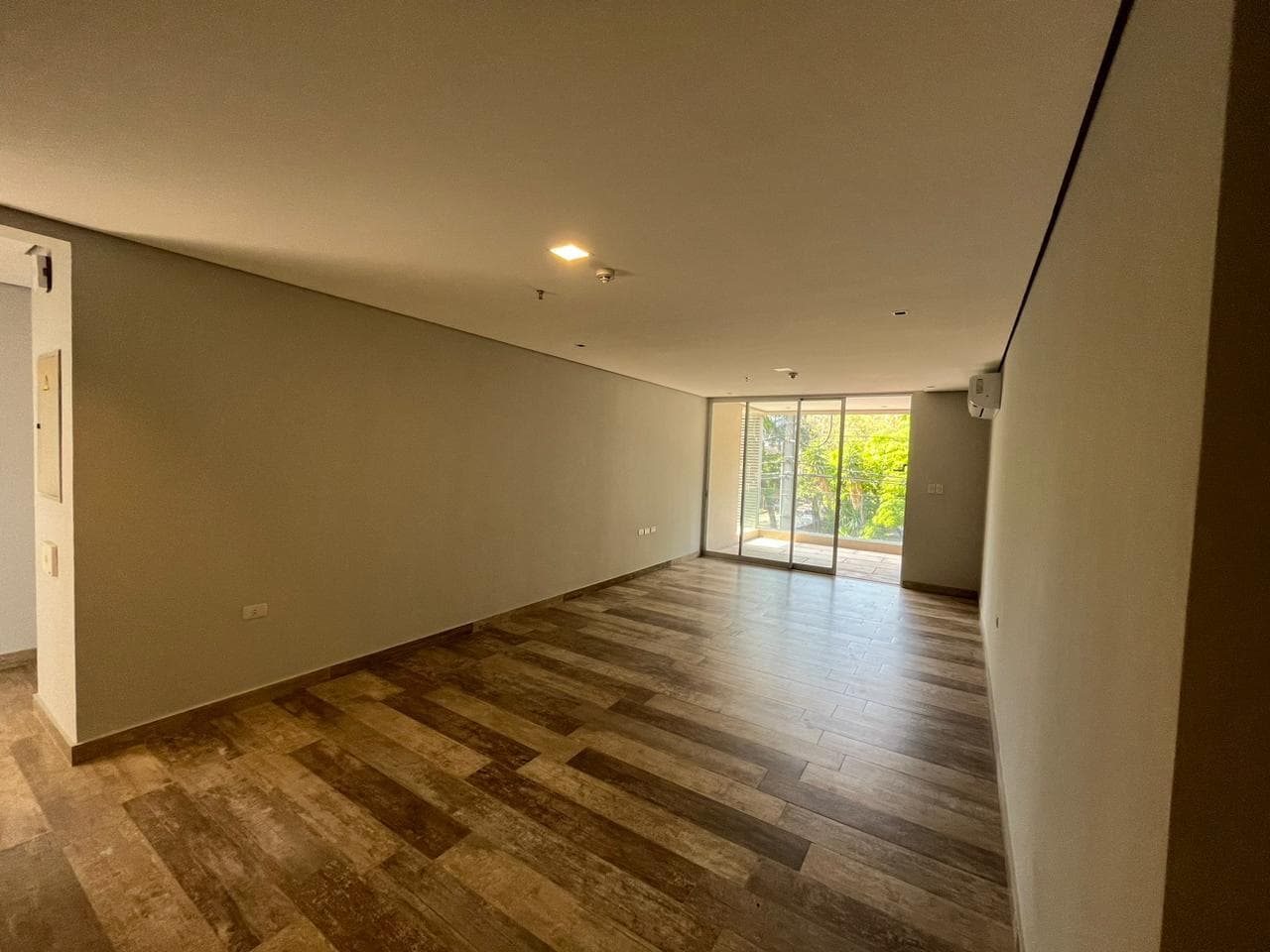 Vendo Amplios y Hermosos Departamentos en Villa Morra - CLAP5883639