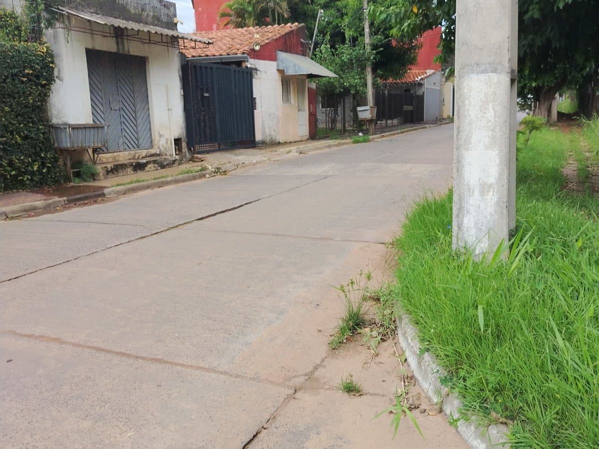 Vendo casa en barrio mbocayaty