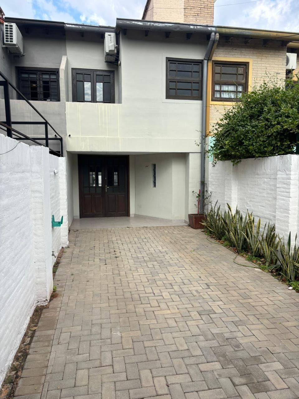 Alquilo duplex en asuncion barrio mburucuya