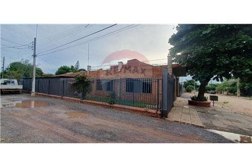 Casa en venta, central Luque