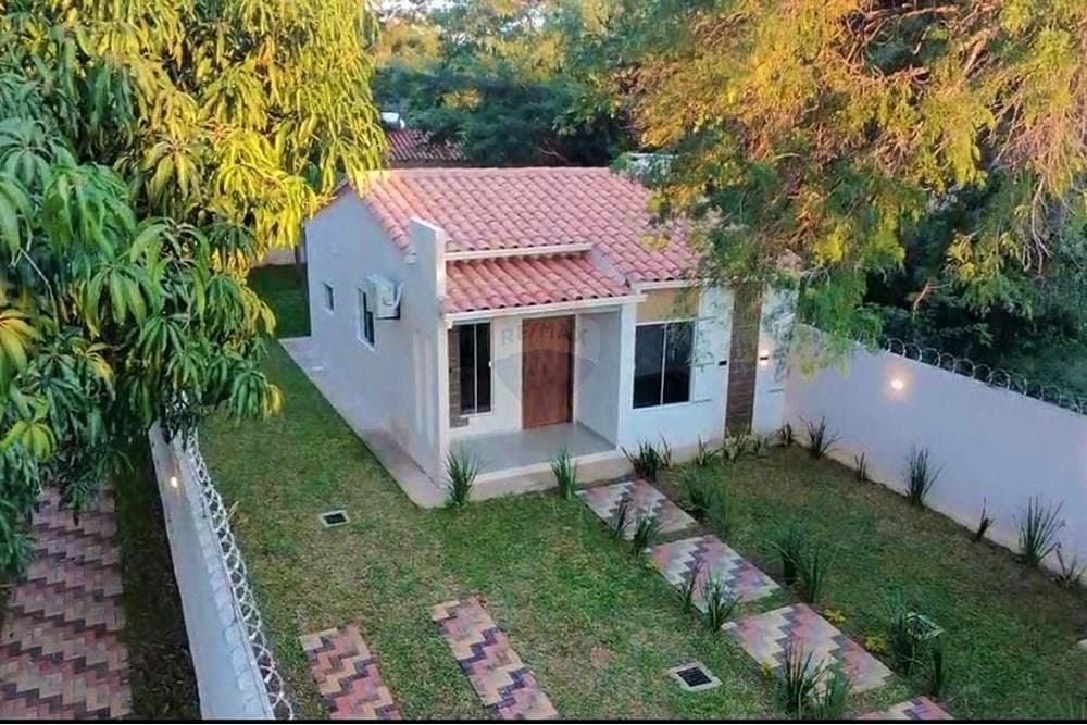 Moderna Casa en Mariano Roque Alonso, Paraguay