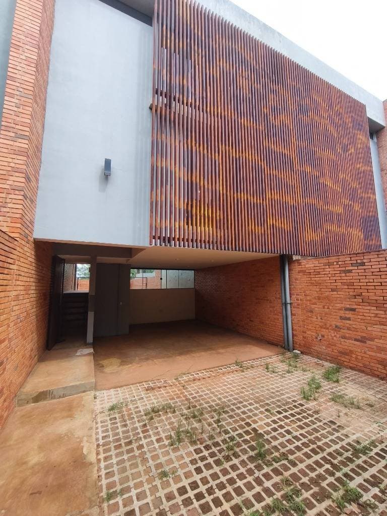 Amplio y Moderno Duplex en Laurelty Luque, foto 2