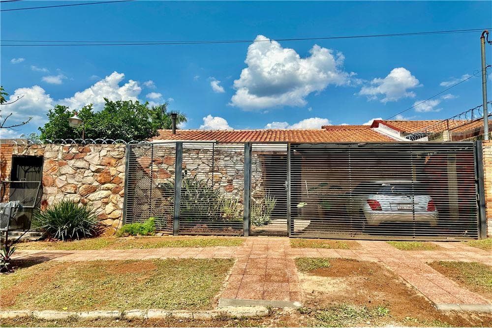 de hermosa casa en Luque, foto 2