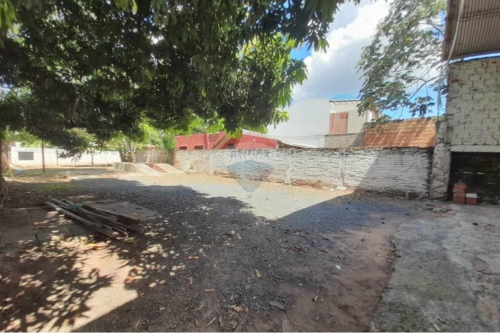 Terreno en esquina. Barrio Kennedy Lambaré, foto 3