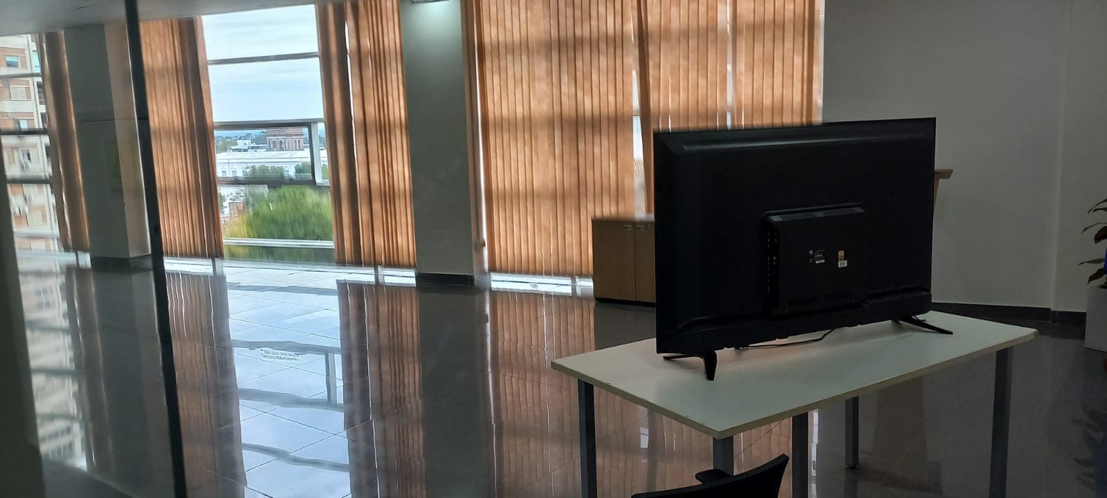 Edificio corporativo completo sobre avenida peru casi mariscal lopez con oficinas y estacionamientos atras, foto 4