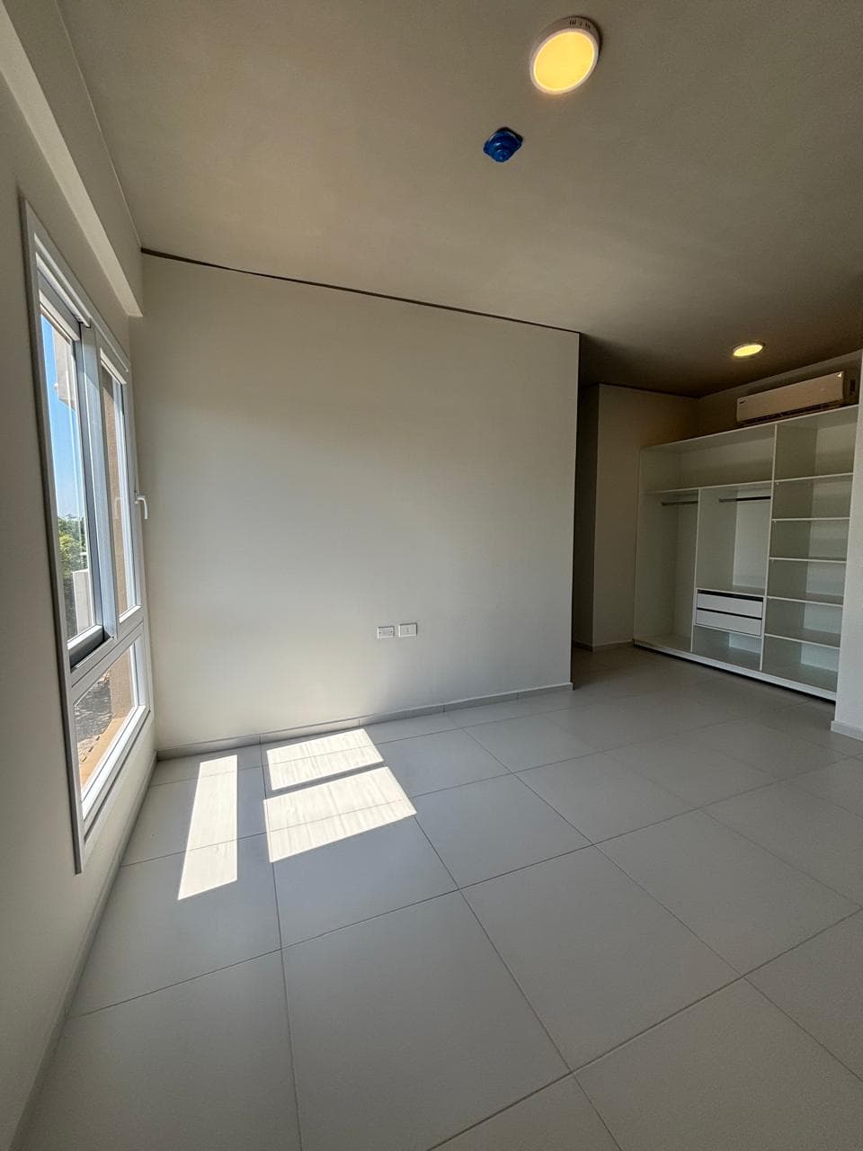 Luque en venta amplio departamento de 2 dormitorios con cochera, foto 3