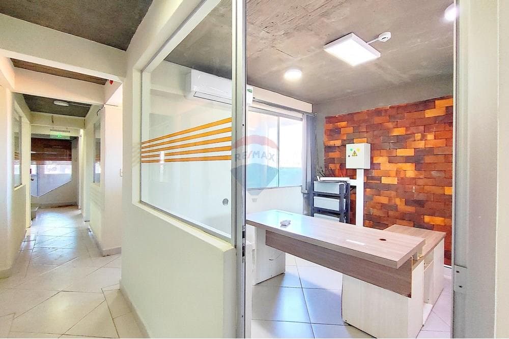 Alquilo edificio de oficinas zona artigas