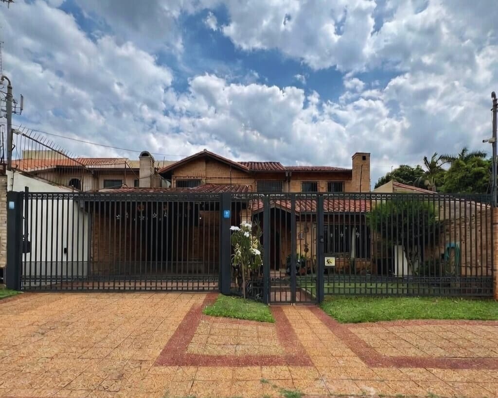 Casa Con Piscina, Jacuzzi Y Quincho | 4 Dorms | 3 Cocheras | Fernando de la Mora