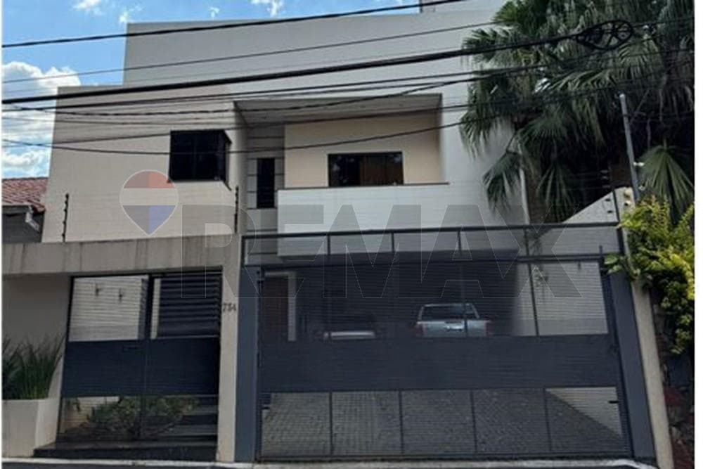 VENDO Casa en Villa Morra 4 dormitorios en Suite