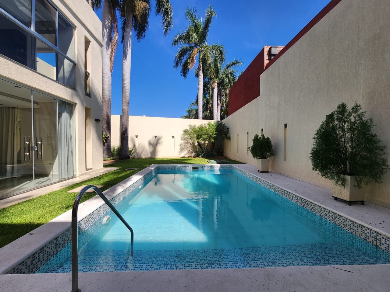 Residencia moderna con piscina barrio mburucuya, foto 3