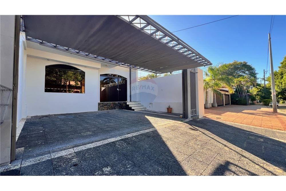Amplio Duplex en Alquiler, zona Av. Venezuela