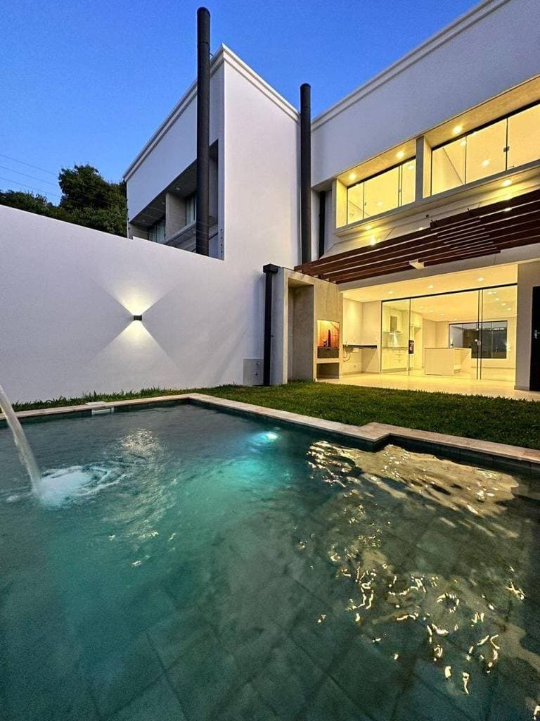 Duplex en Luque barrio Las Golondrinas, foto 2