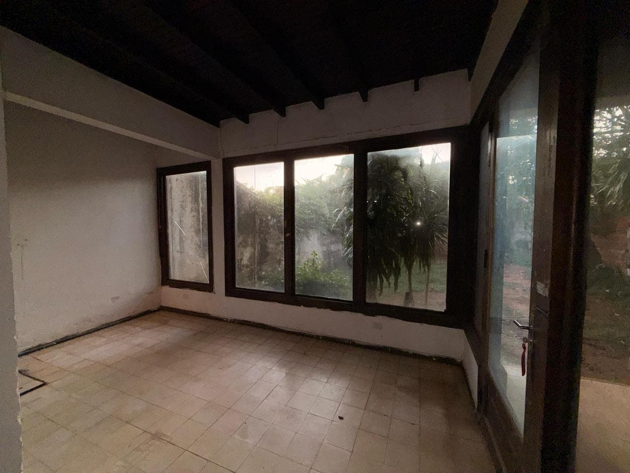 Terreno con propiedad a Refaccionar en Lambare