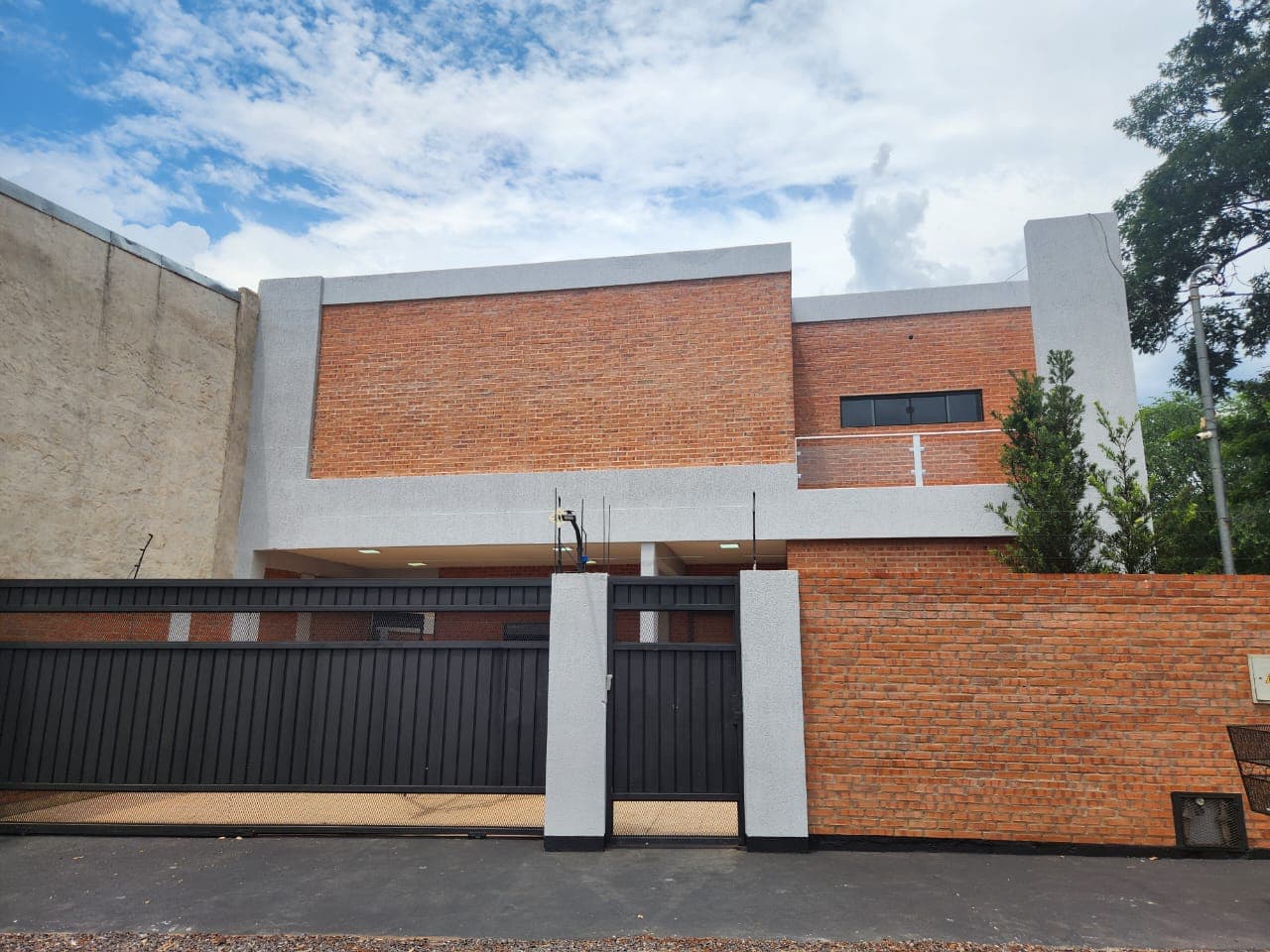 Exclusiva residencia de lujo en Mariano Roque Alonso