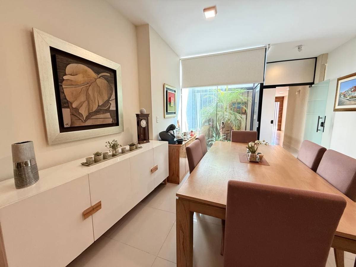 En venta residencia de 4 habitaciones en Bº Recoleta