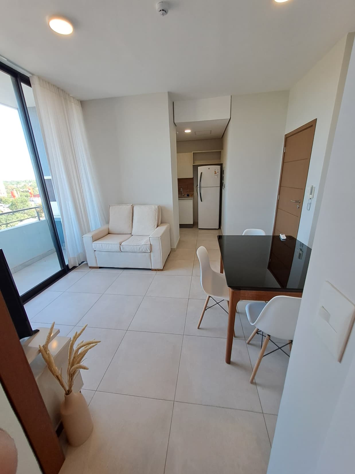 En Alquiler Departamento Amoblado Con 2 Habitaciones - Zona CIT, foto 2