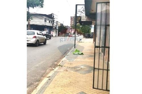 Locales comerciales sobre calle brasil