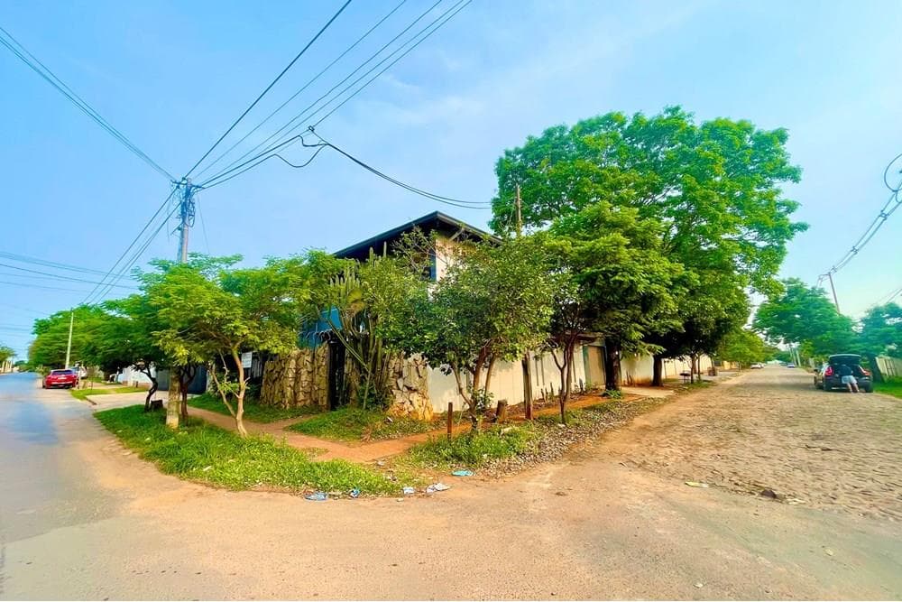 Casa en esquina - Luque, barrio molino, foto 2