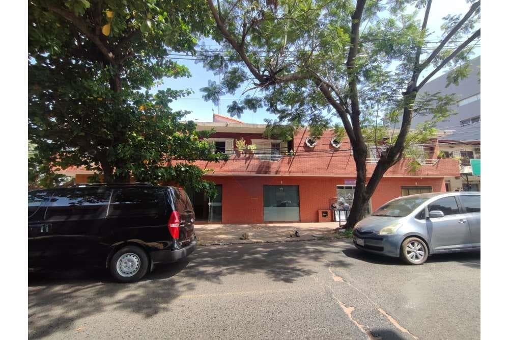 Alquilo salon comercial sobre zavalazcue - z. Sur