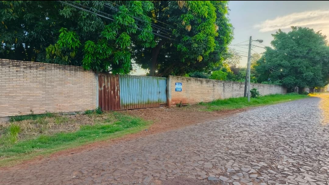 EN CDE Bo. Fátima amplio terreno con tinglado, foto 1
