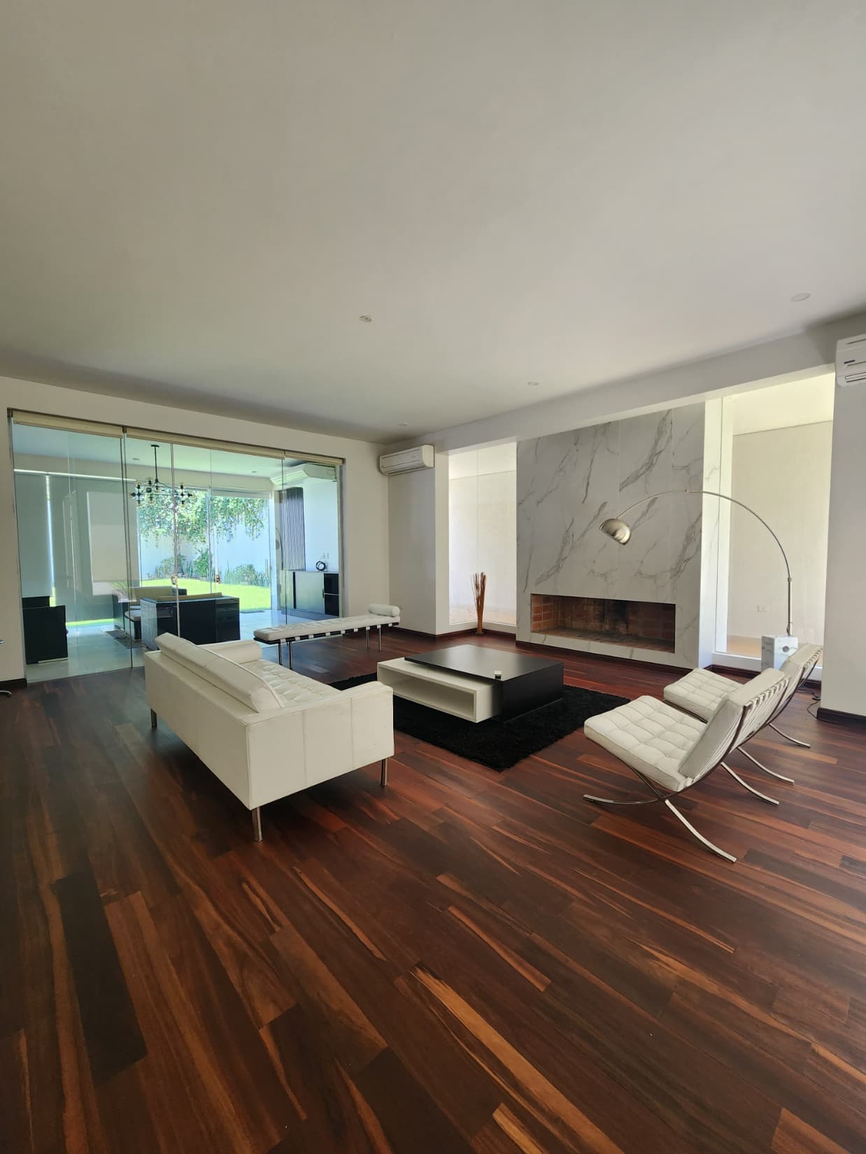 Residencia En Venta De 4 Habitaciones En Suite, Barrio Los Laureles, foto 2