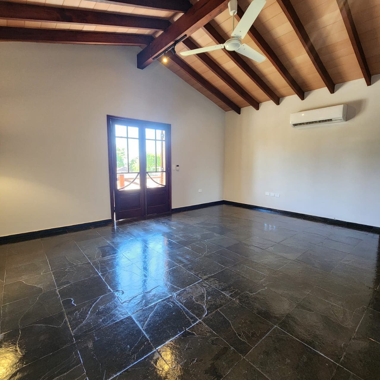 *en Alquiler - Hermosa Casa En Ycuá Satí* A Cuadras Del Colegio Goethe!, foto 3