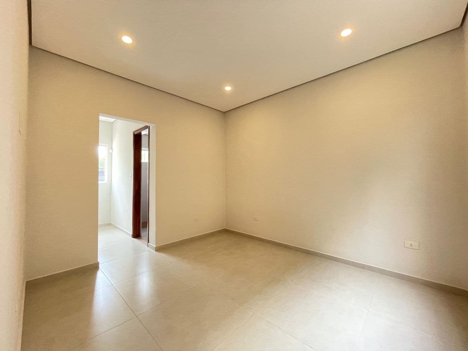 En venta casa a estrenar en lambare, foto 4