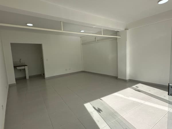 Salon comercial en Fernando de la Mora zona norte, foto 2