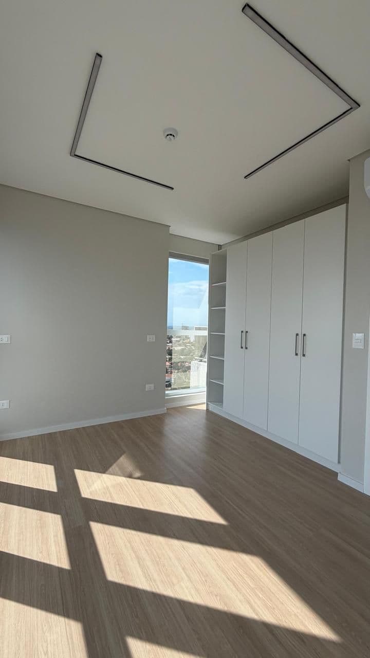 Departamento de 2 habitaciones con cochera en en edificio Petra Tower, foto 3