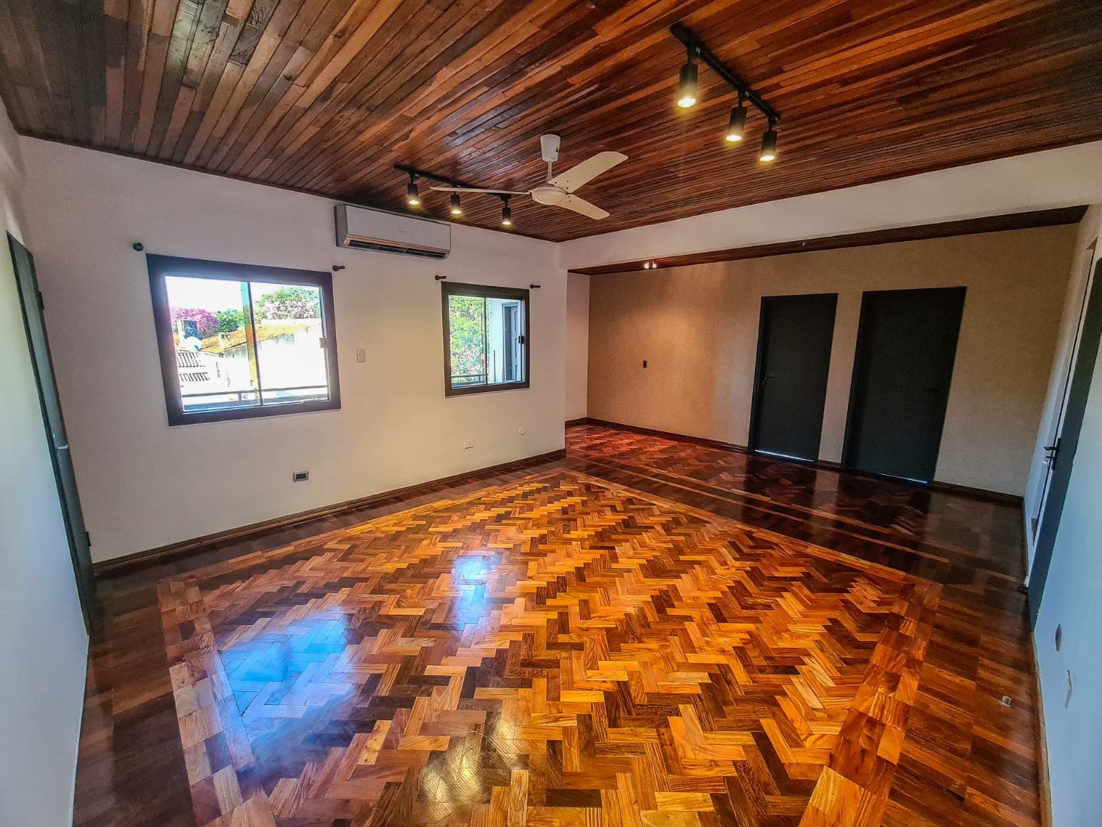De amplia residencia en barrio Las Mercedes, foto 4