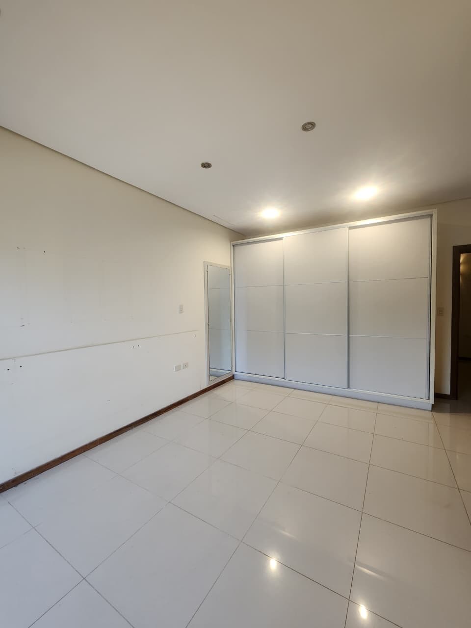 Amplio dúplex en alquiler- barrio mburucuya — foto 4