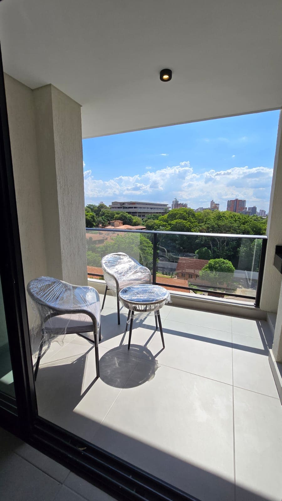 Departamento Amplio de 2 Dormitorios en Las Mercedes - LAP7770336, foto 4