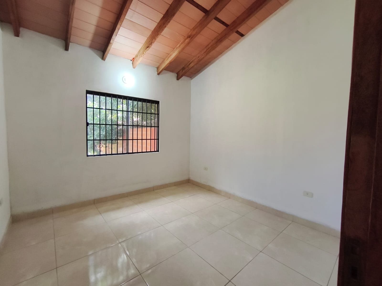 Casa a Estrenar Villa Elisa con 3 Dormitorios y Crédito Bancario Gs.610 Millones, foto 3