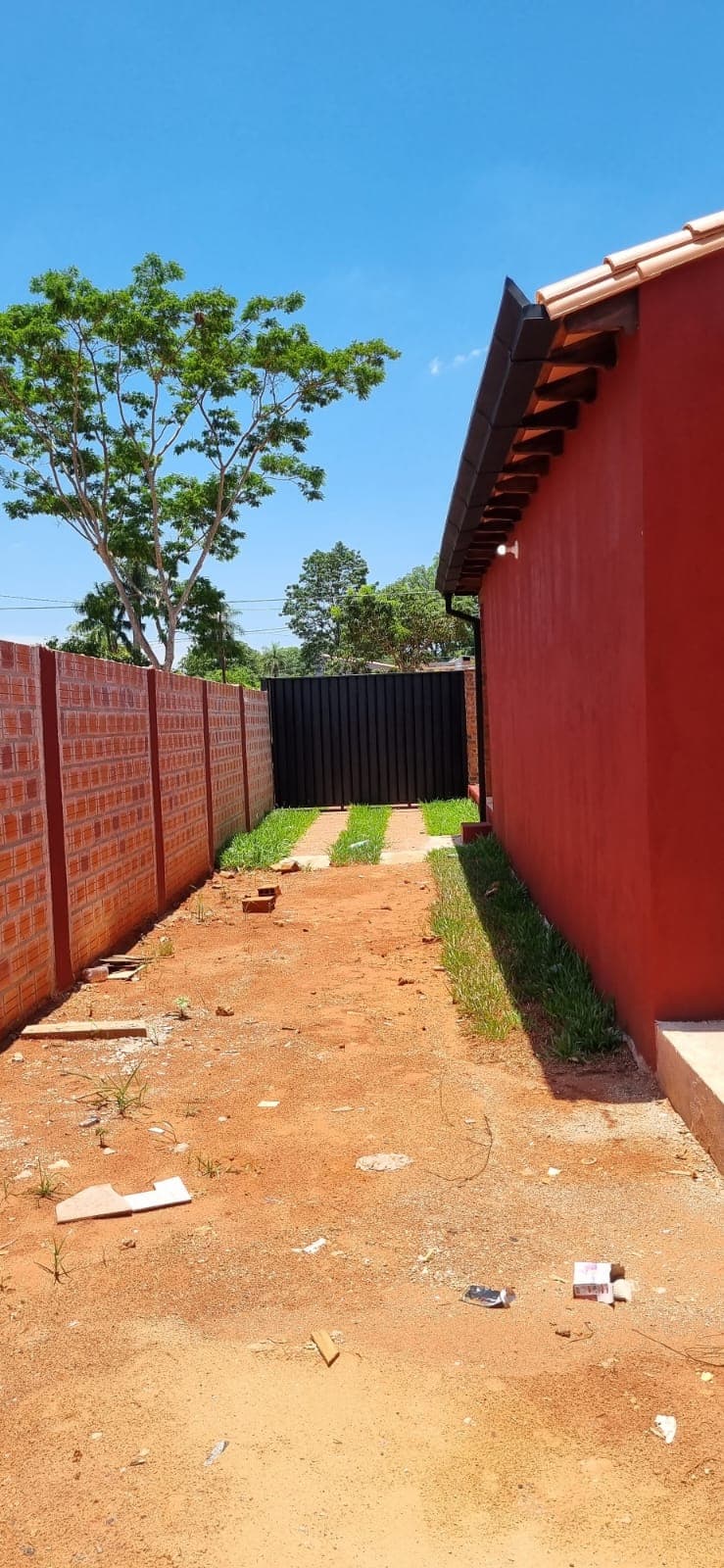 Casa en Venta – Ñemby, Barrio San Carlos, foto 3
