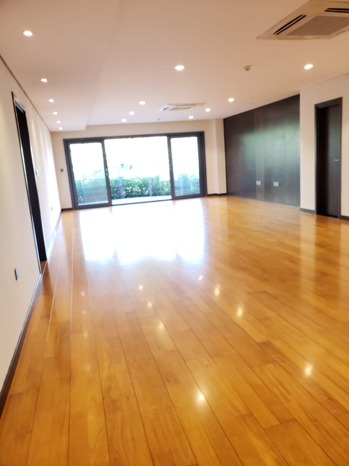 Amplio Y Hermoso Departamento De Tres Dormitorios En Suite !!