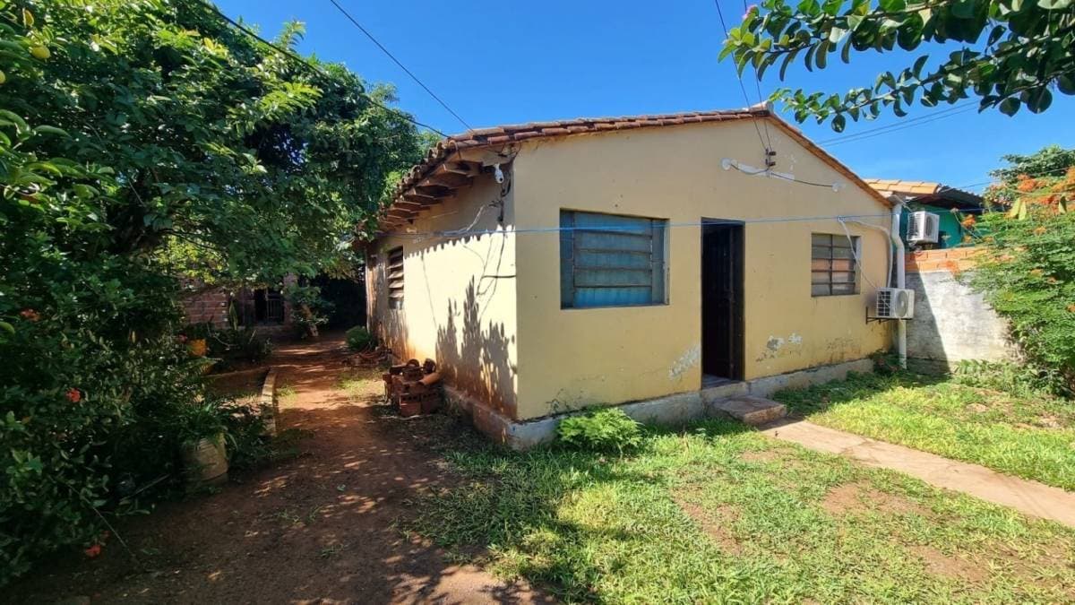 De terreno mas pequeña construccion en mora kue Luque, foto 4