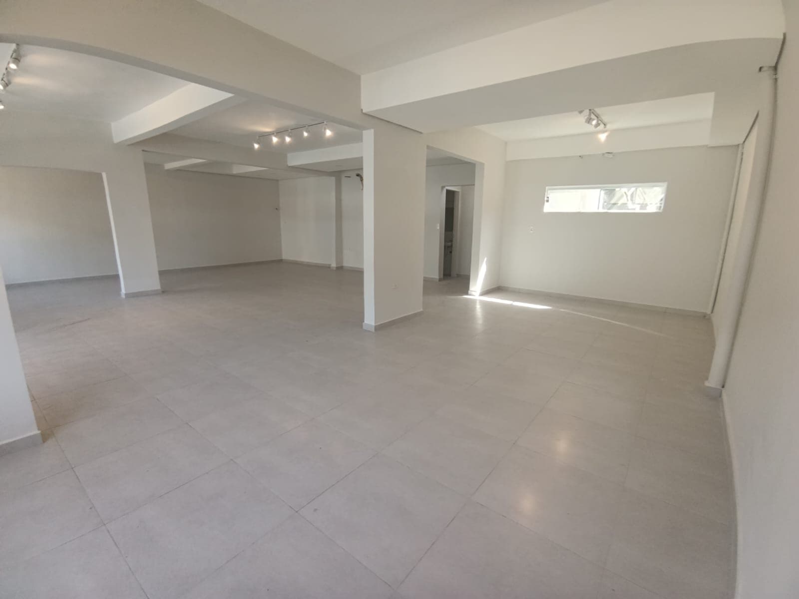Alquiler De Salón Comercial U Oficina – Fernando de la Mora Zona Sur