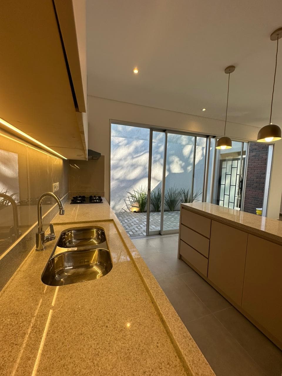 Casa En Venta - Zona Aeropuerto!
