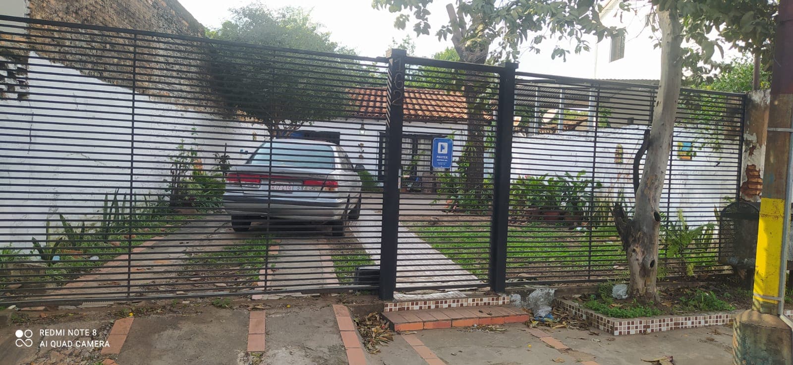 Terreno en venta con casa a demoler en Luque!!!