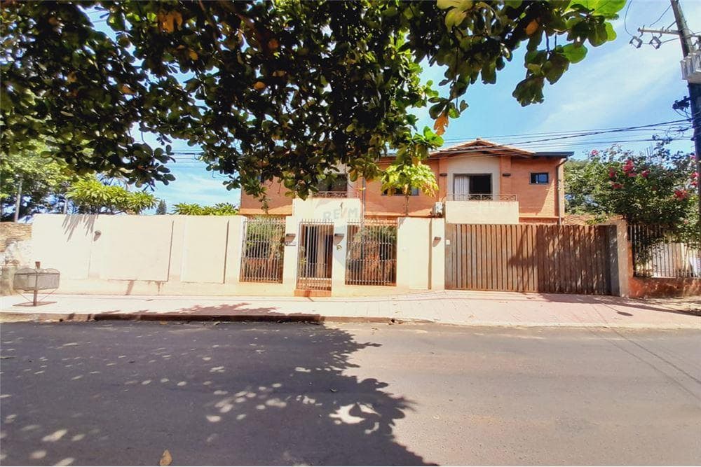 Casa c/ piscina en Asunción barrio l. Petit!, foto 2