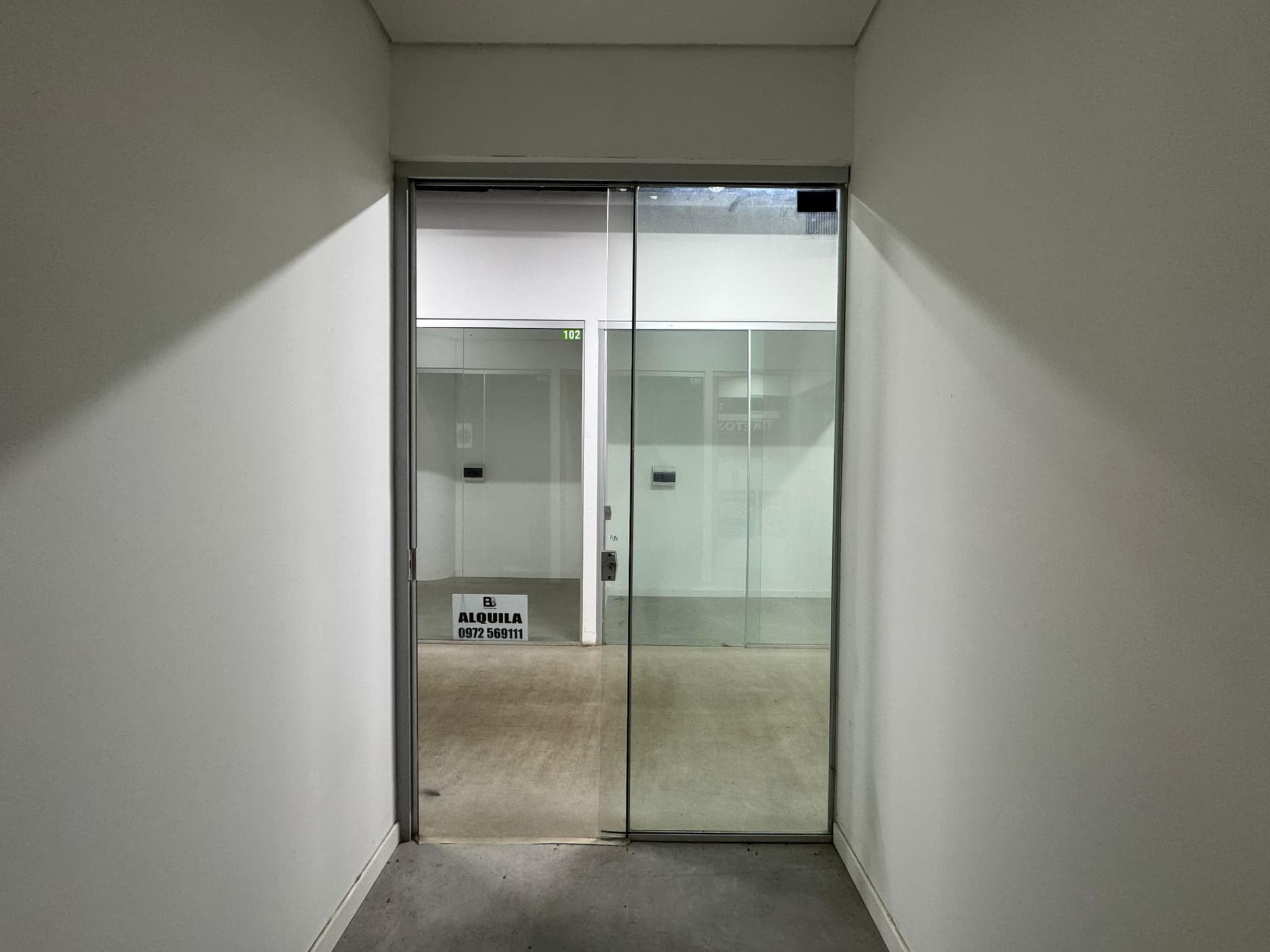 Salón comercial en galería m4, foto 3