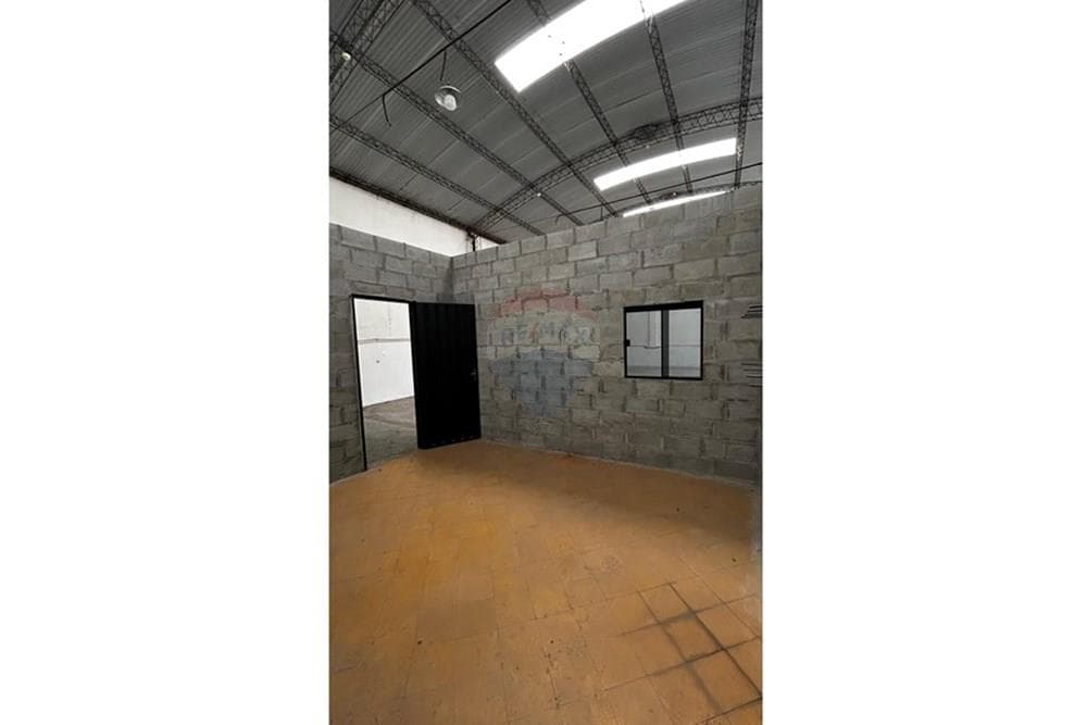 ¡Alquiler de Depósito en Barrio Obrero! — foto 2