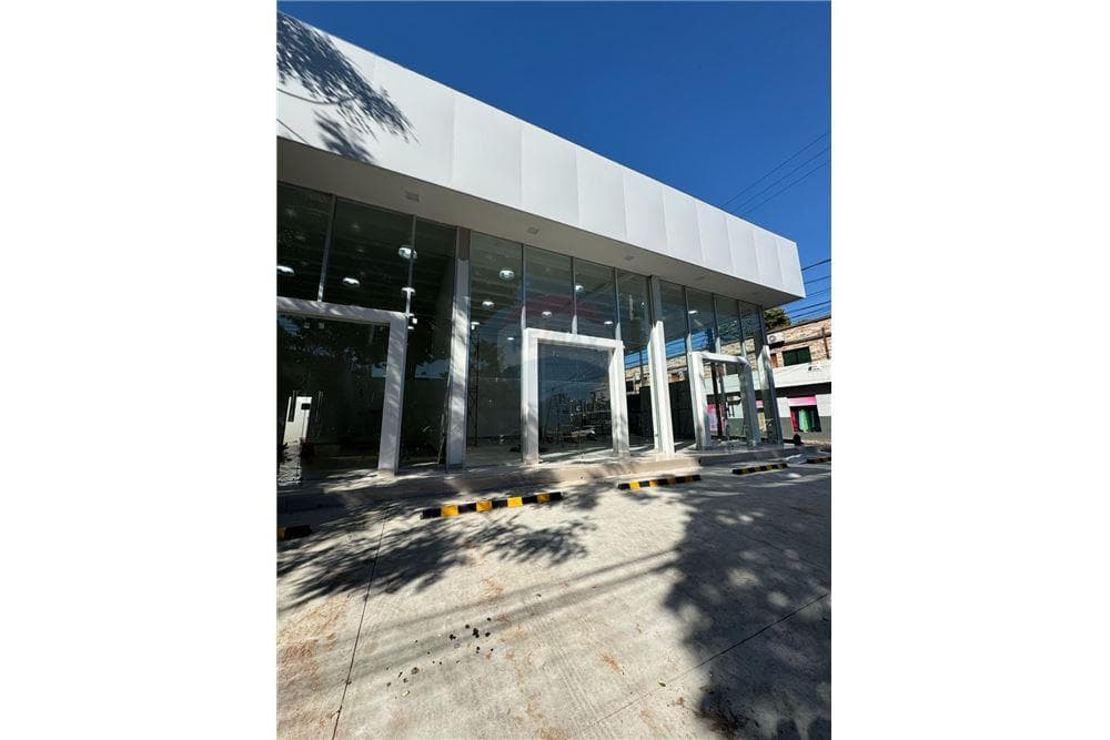 Salones comerciales a estrenar, foto 1