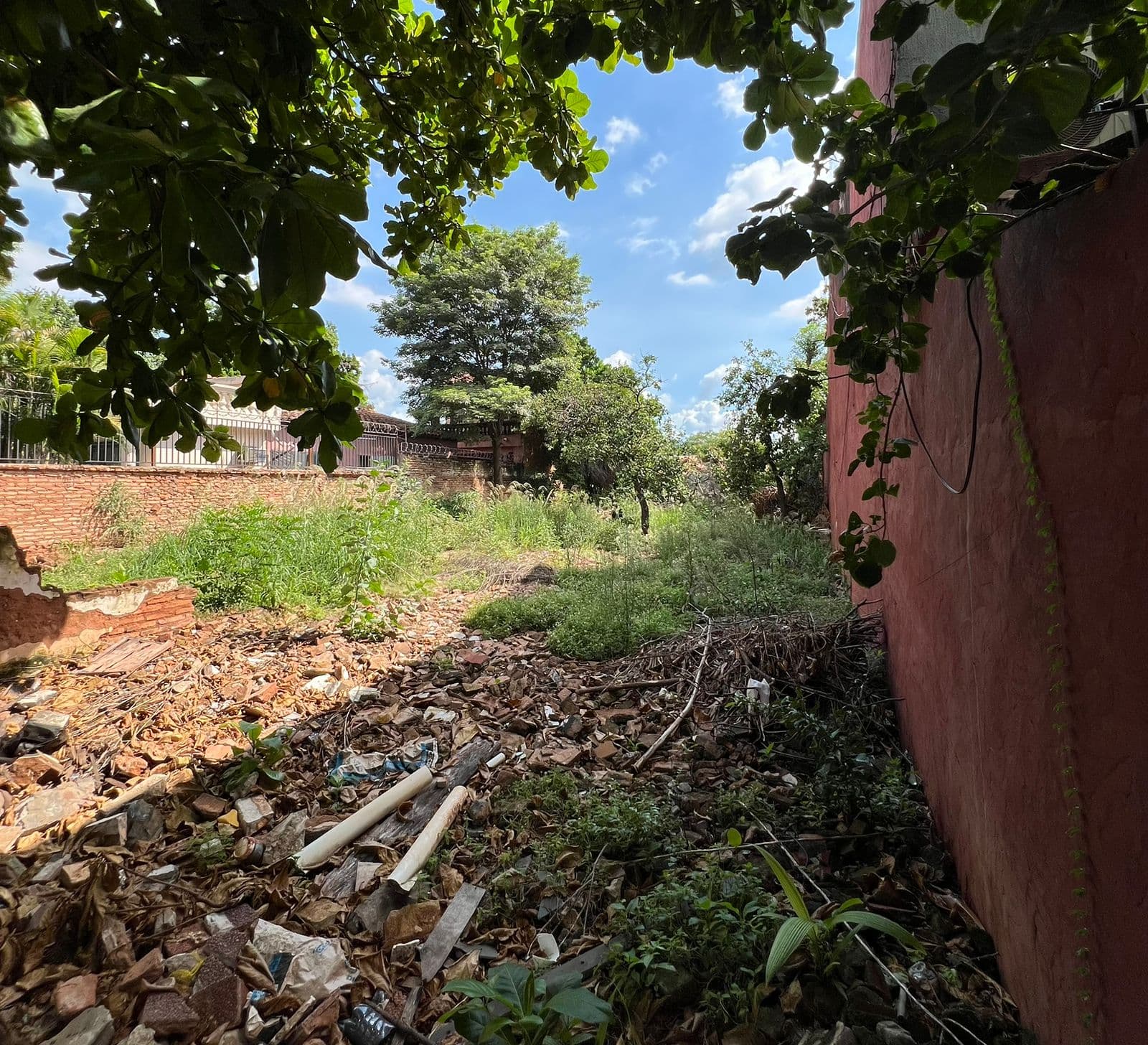 Vendo terreno en lambare sobre avenida importante