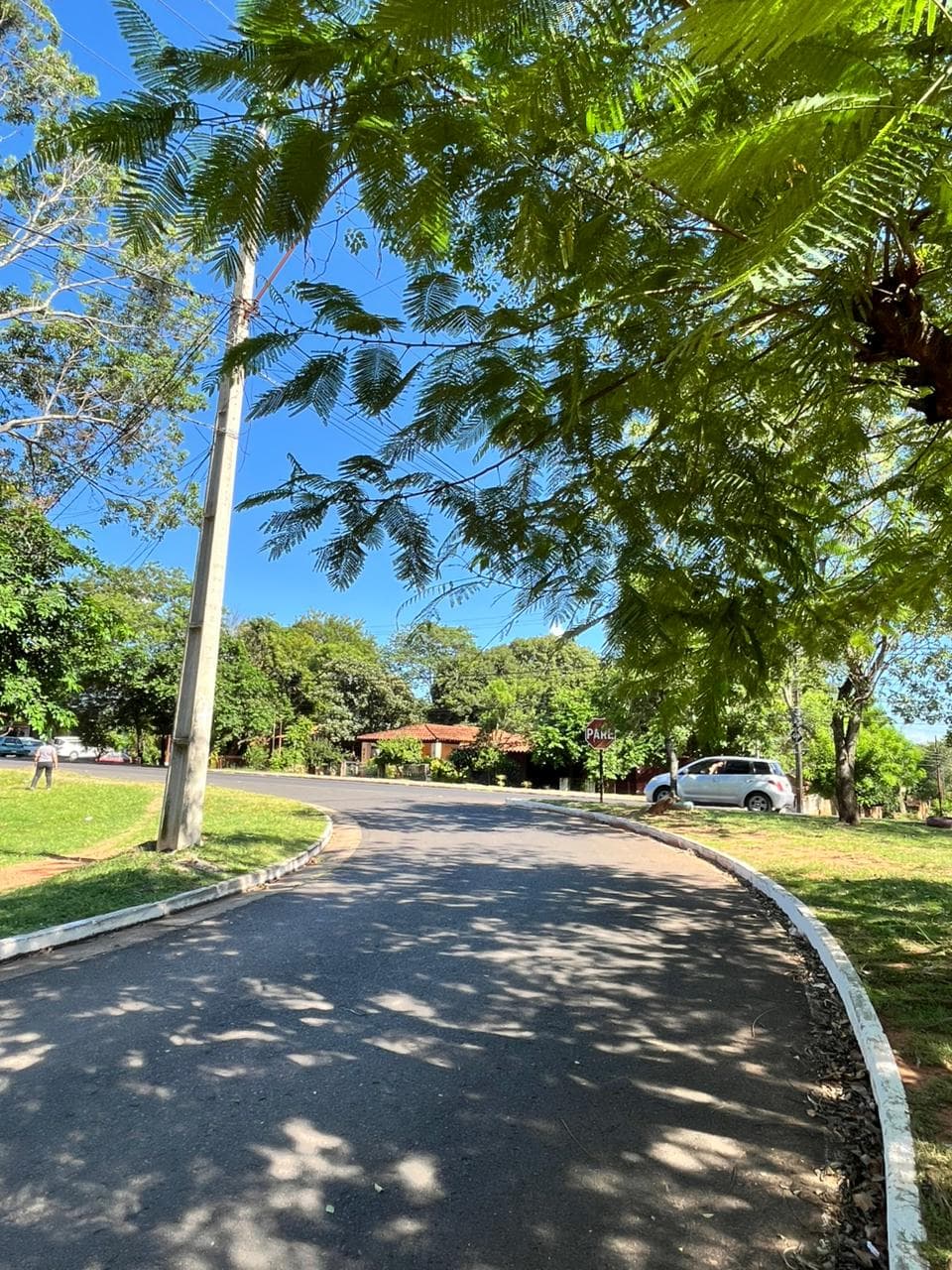 Oportunidad única en el centro de Emboscada, venta de casa en esquina — foto 2