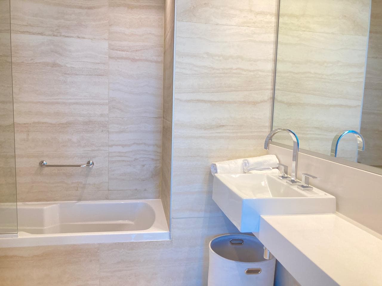 Exclusivo departamento amoblado en el Eminet, foto 3
